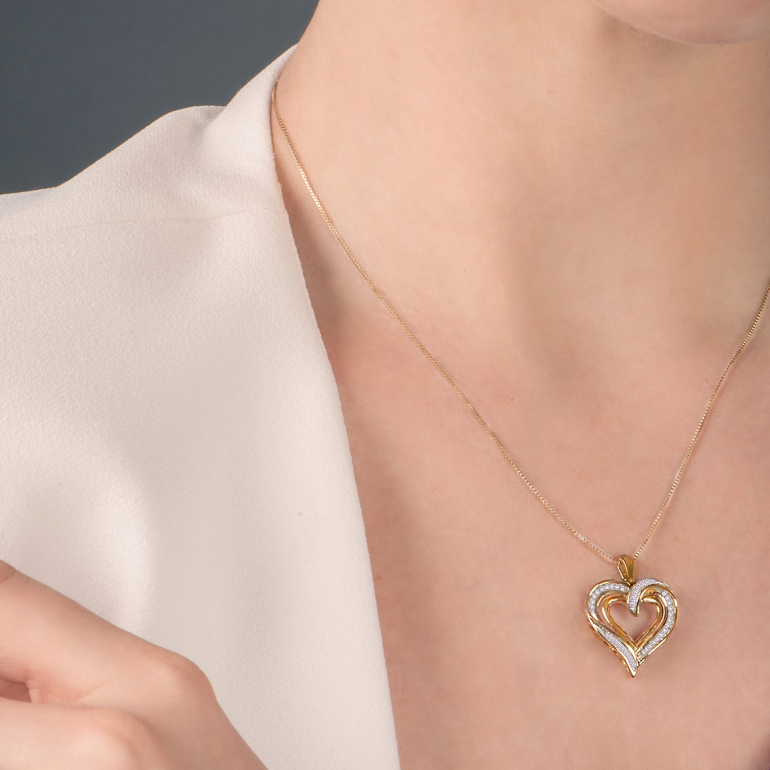 Gold heart locket with diamond Clearance