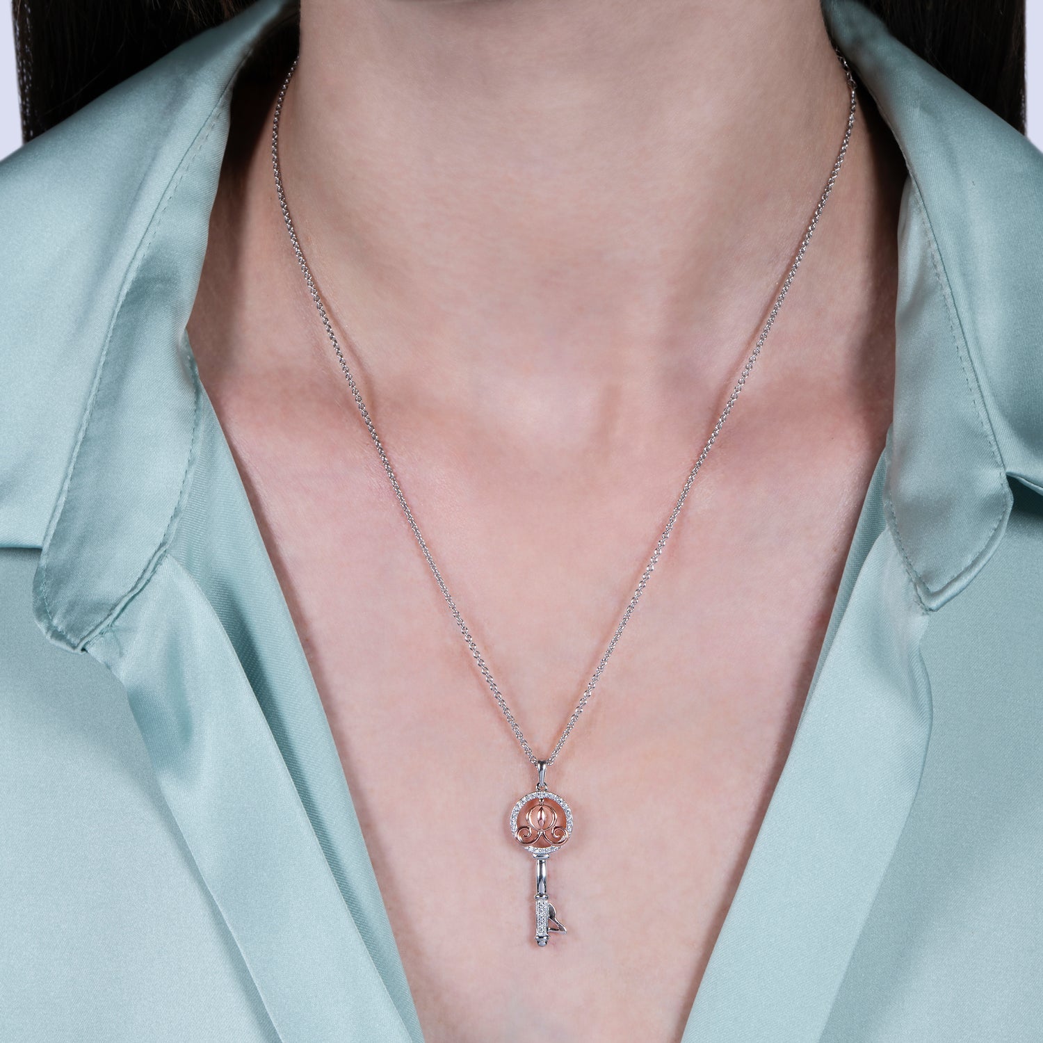 VERONA. Skeleton Key Necklace - Silver – REGALROSE